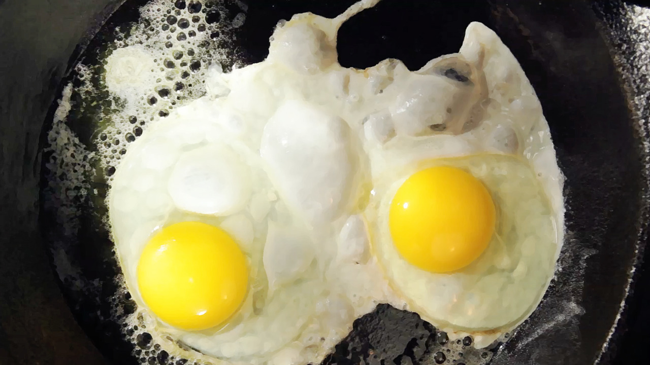 5 foods you should never cook in a cast iron skillet – here are the fascinating reasons why