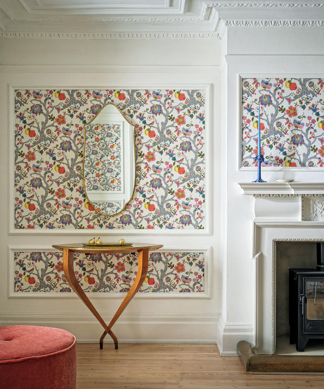 The trailing florals wallpaper trend