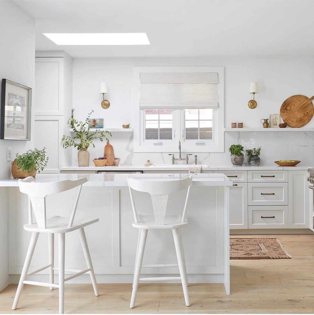 What colors go with a white kitchen