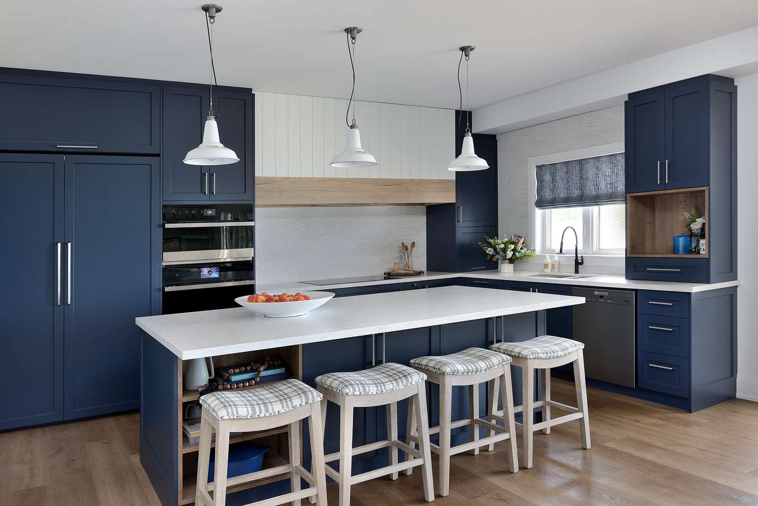 What color is indigo And how to use this dark blue-purple at home