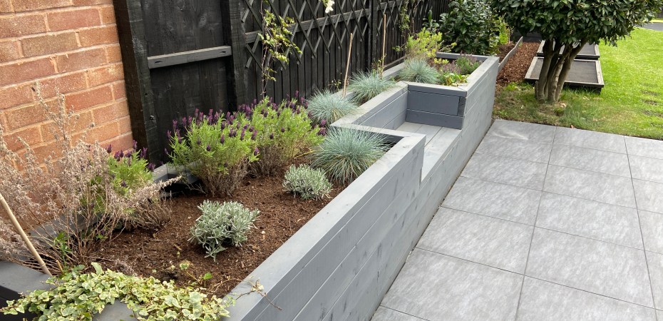 Deck planting ideas – using beds planters and living walls