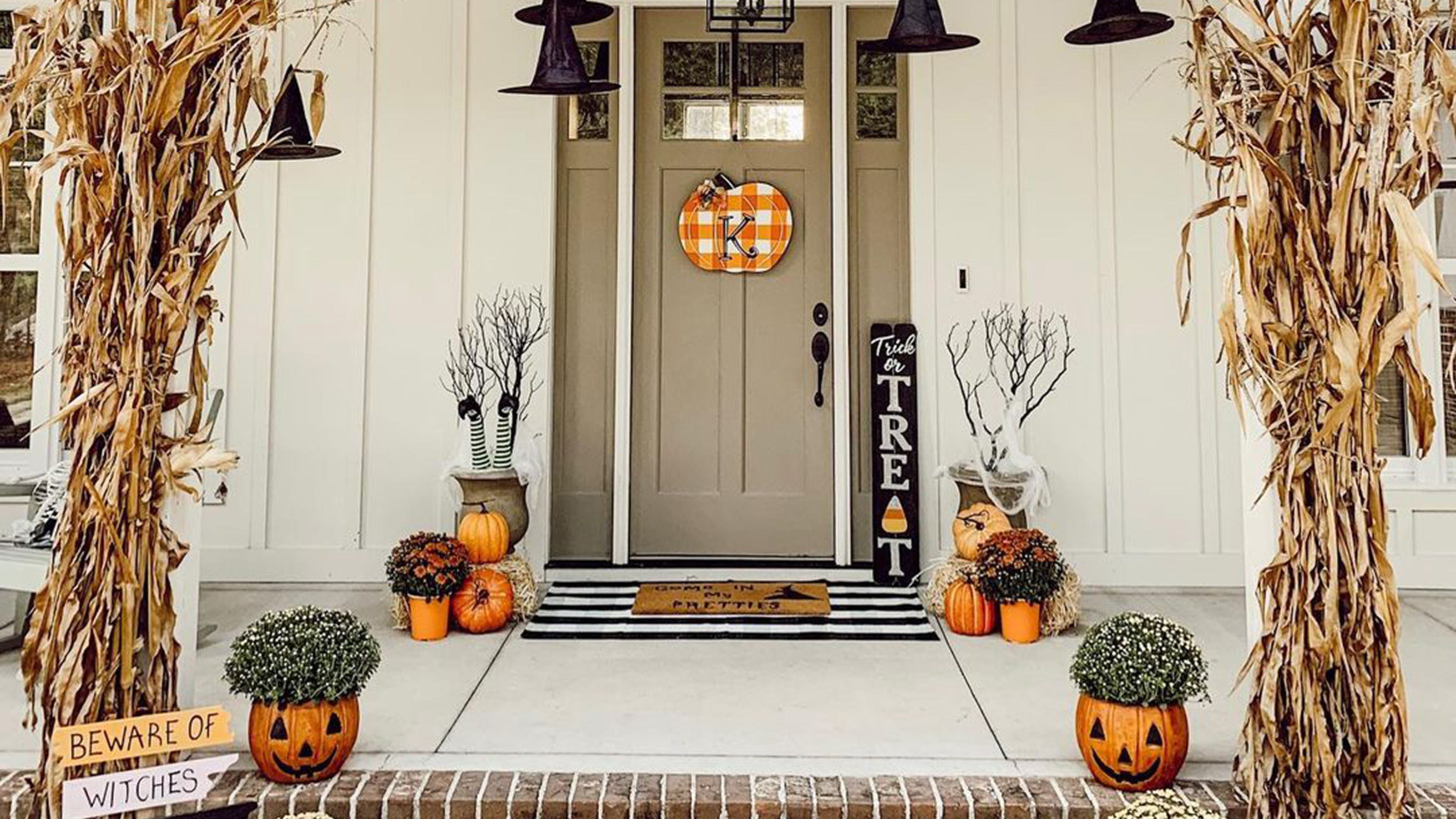 Outdoor Halloween decor – 11 frightfully chic ideas for your front yard