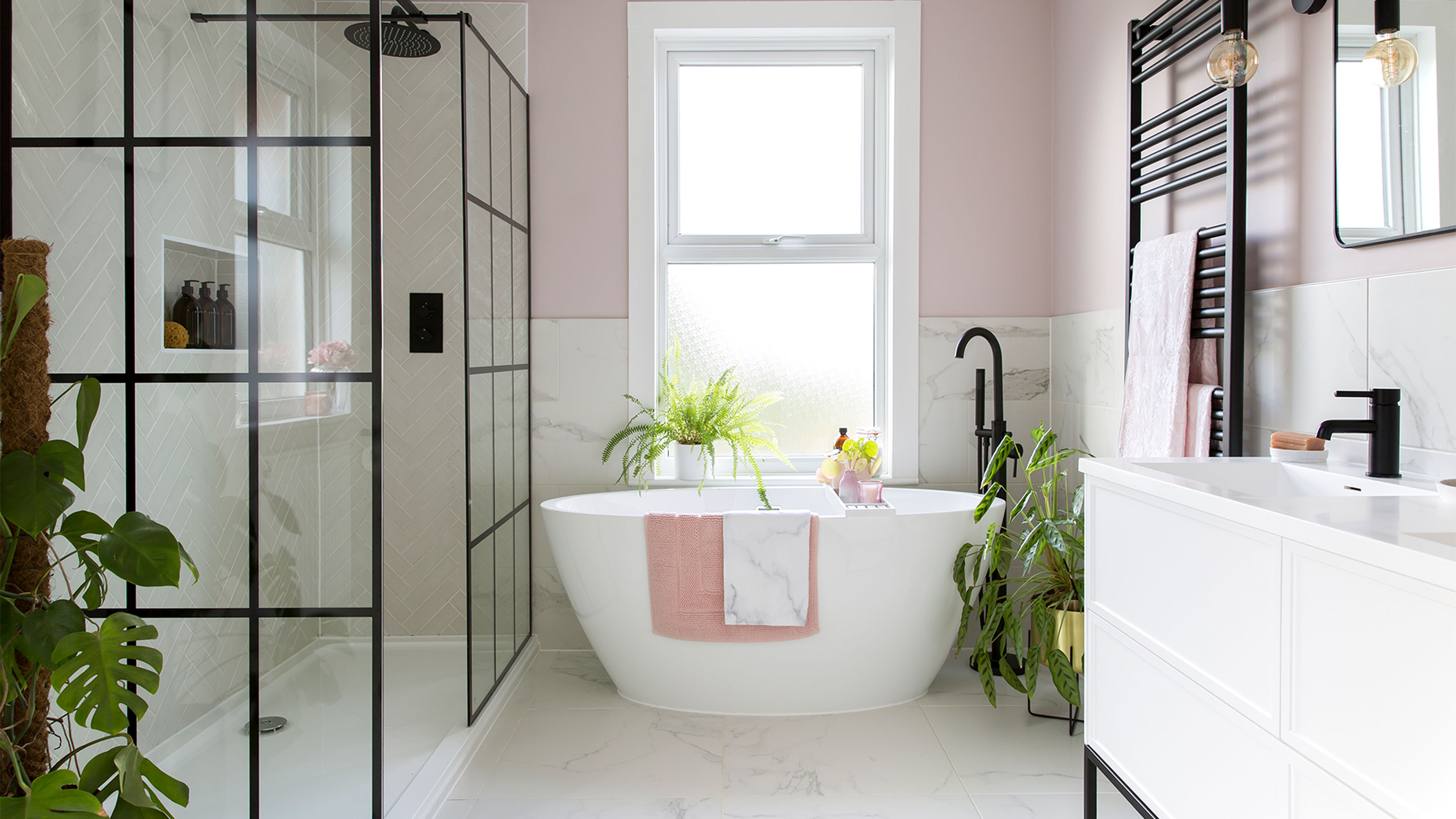 22 Add pretty decorative touches with these cottage bathroom ideas