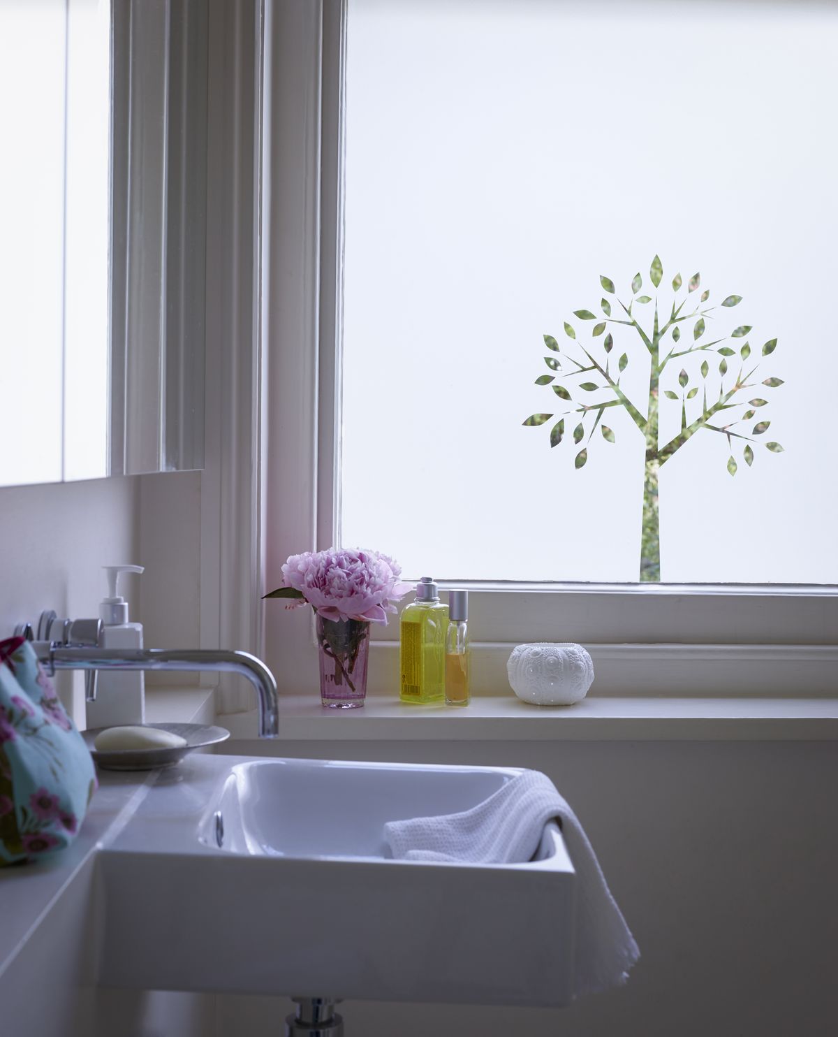 Bathroom window treatment ideas – 11 ways to frame your windows