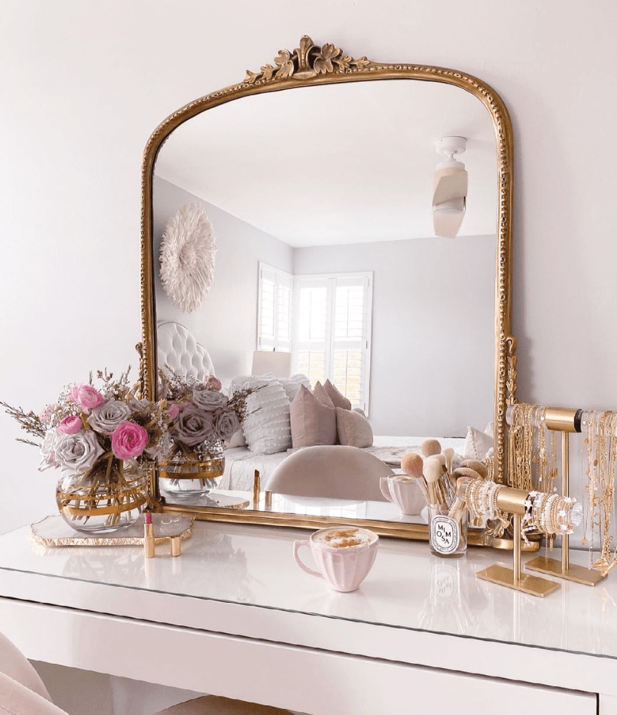 Bedroom vanity ideas – 11 designs for a beautiful and organized space