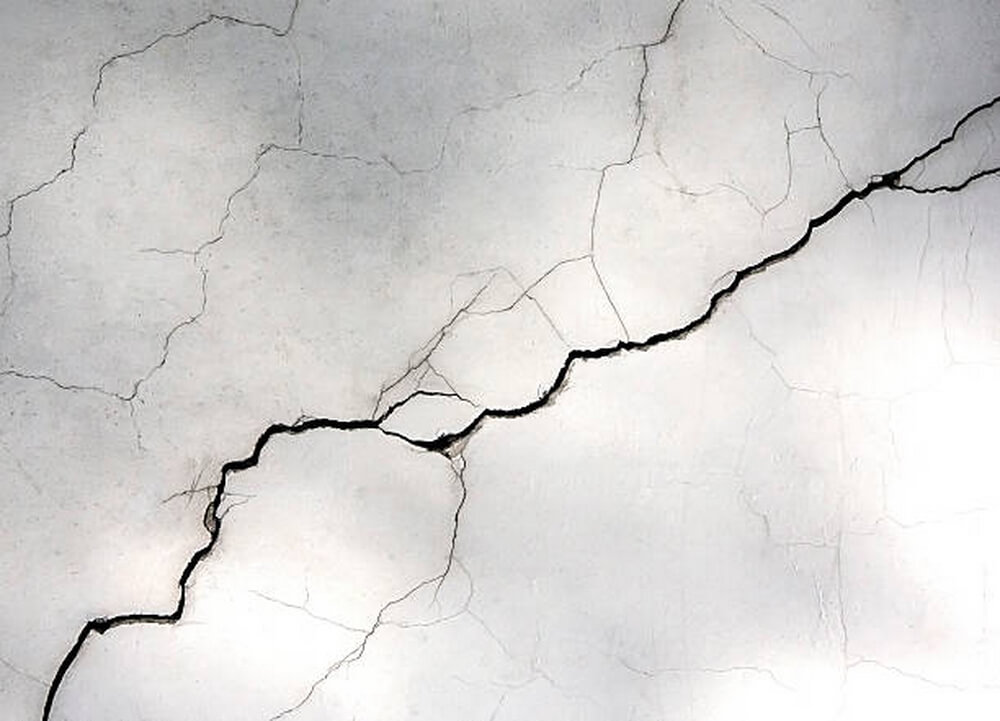 What causes cracks in walls – 13 reasons and when you need to worry