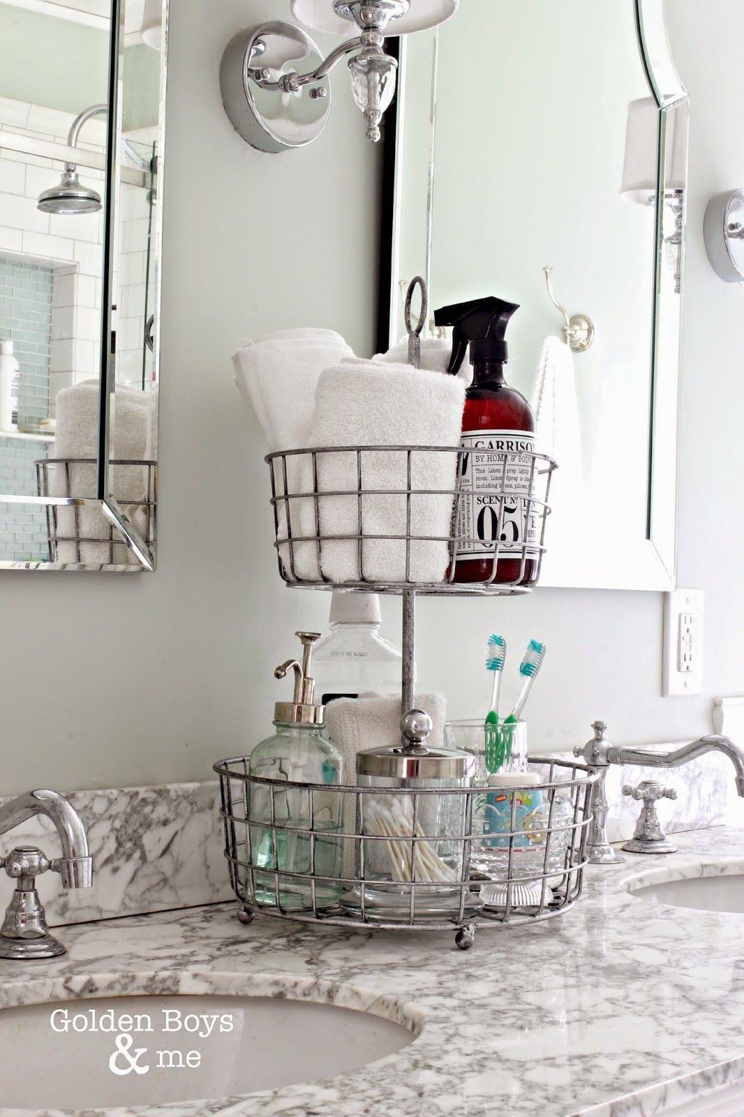 Organizing a bathroom vanity – 10 ways to order essentials