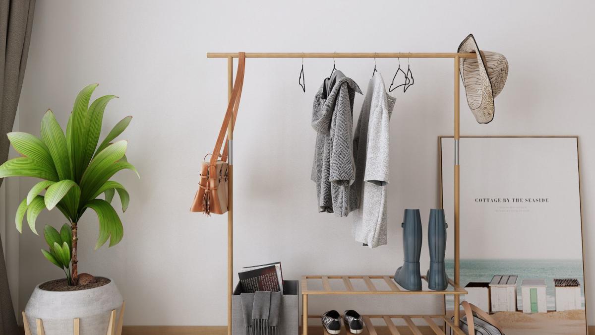2 Incorporate drawers or sliding baskets into your closet