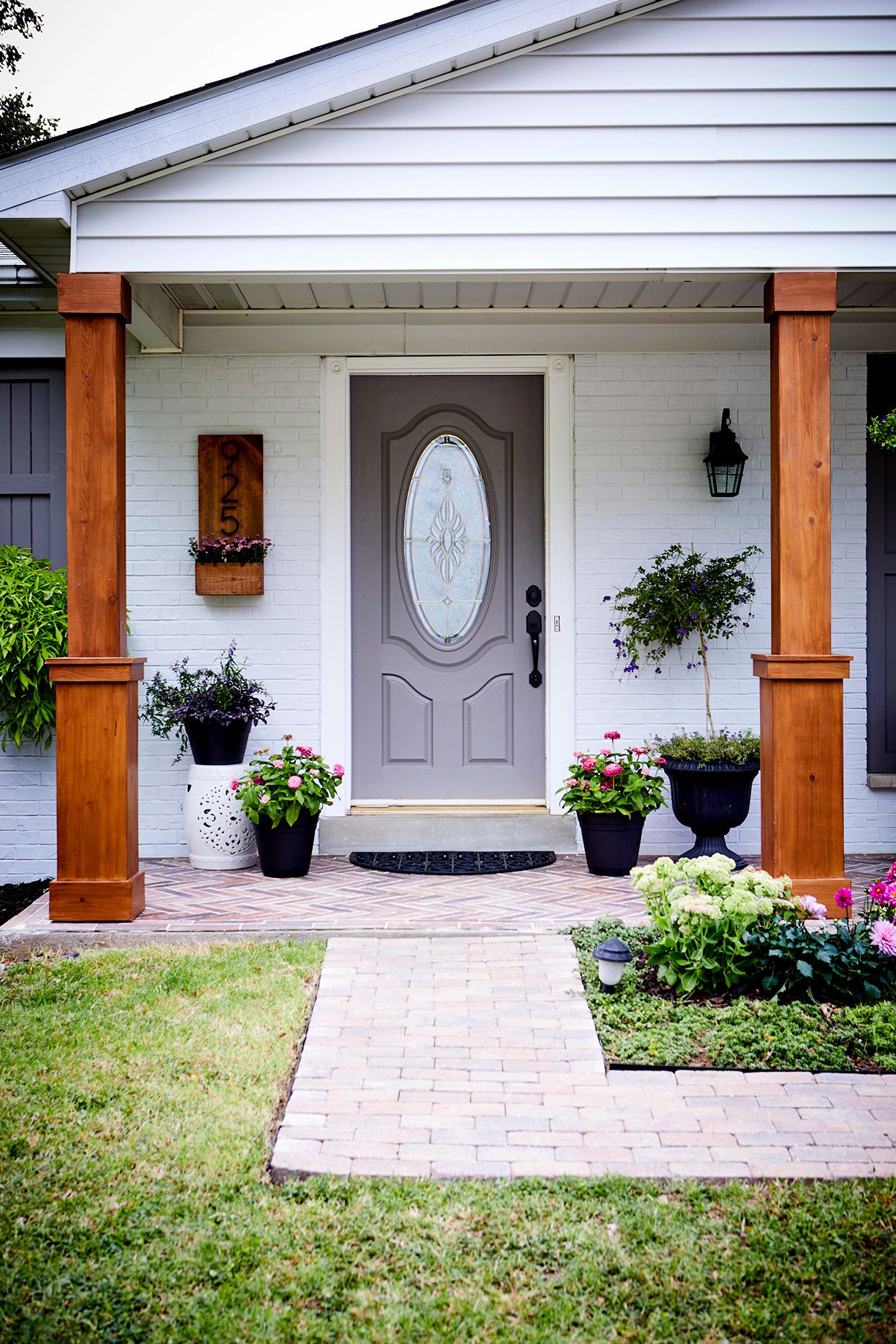 Enhance your mailbox area with these landscaping ideas