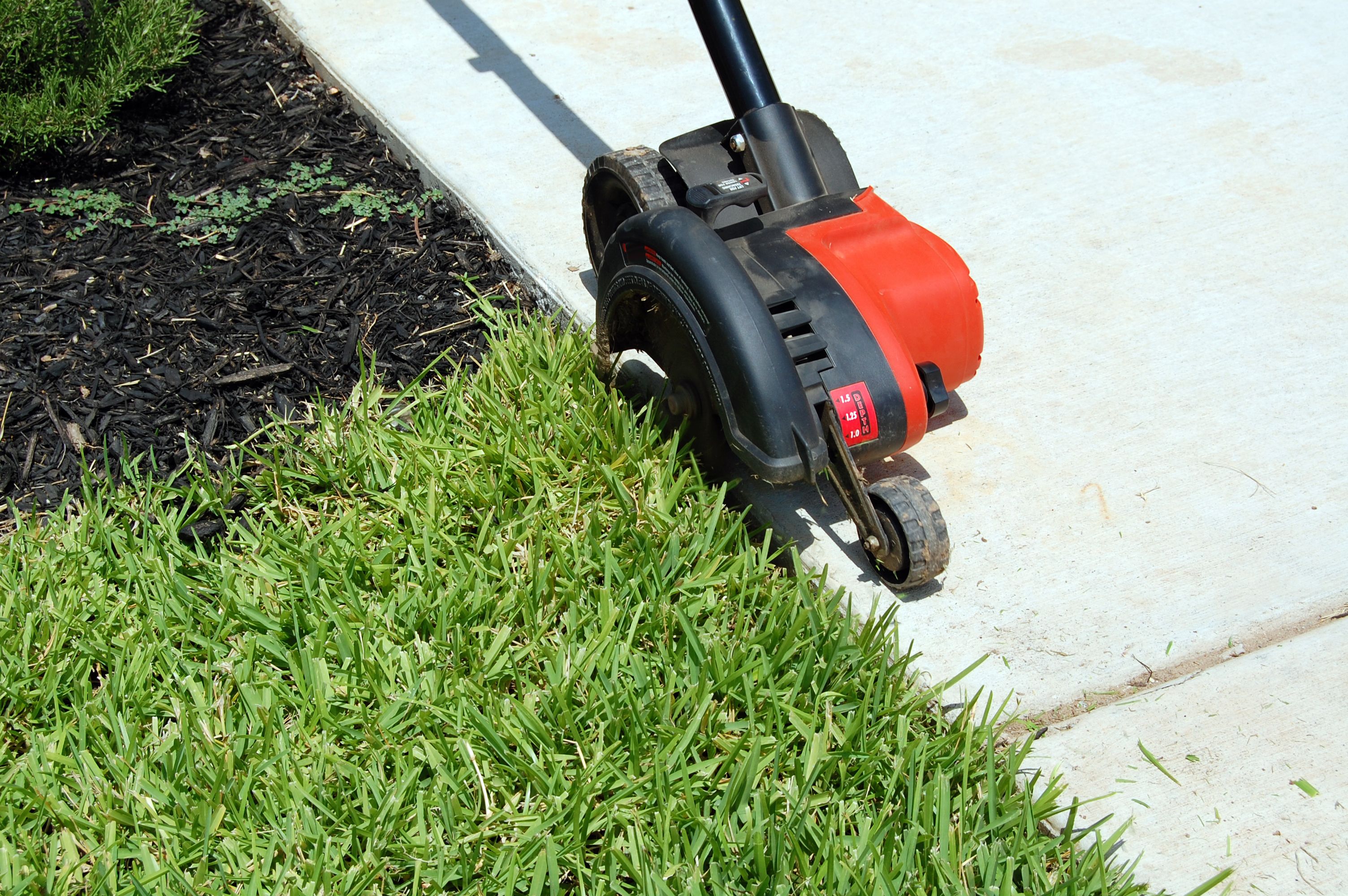 How to repair a broken or crumbling lawn edge