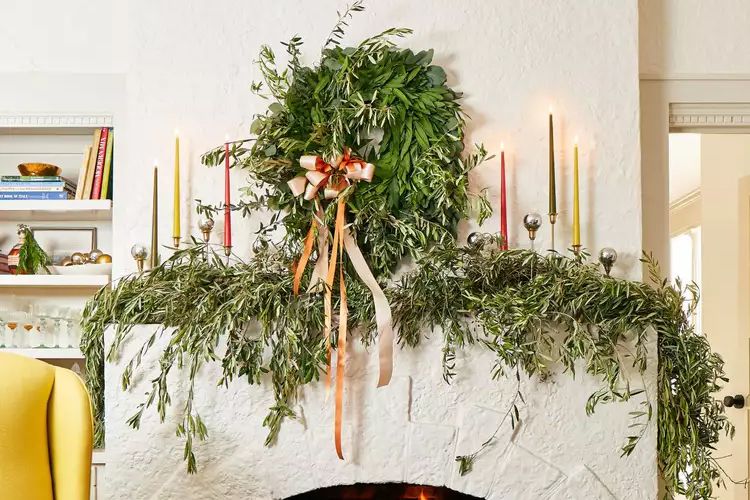 10 Fill your entryway with festive foliage