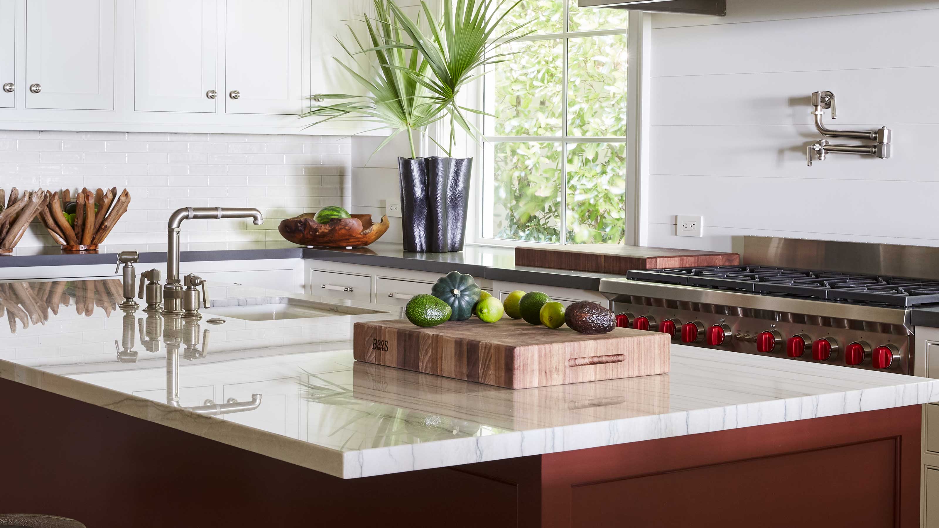 4 Go seamless with a solid surface countertop