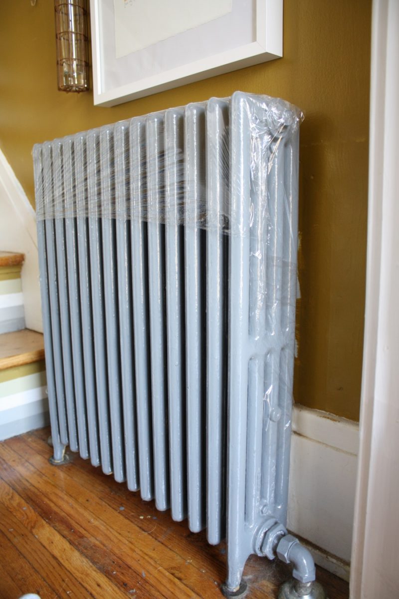How to paint behind a radiator