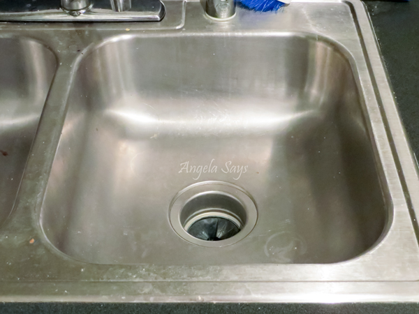 3 cleaning methods for stainless steel sinks