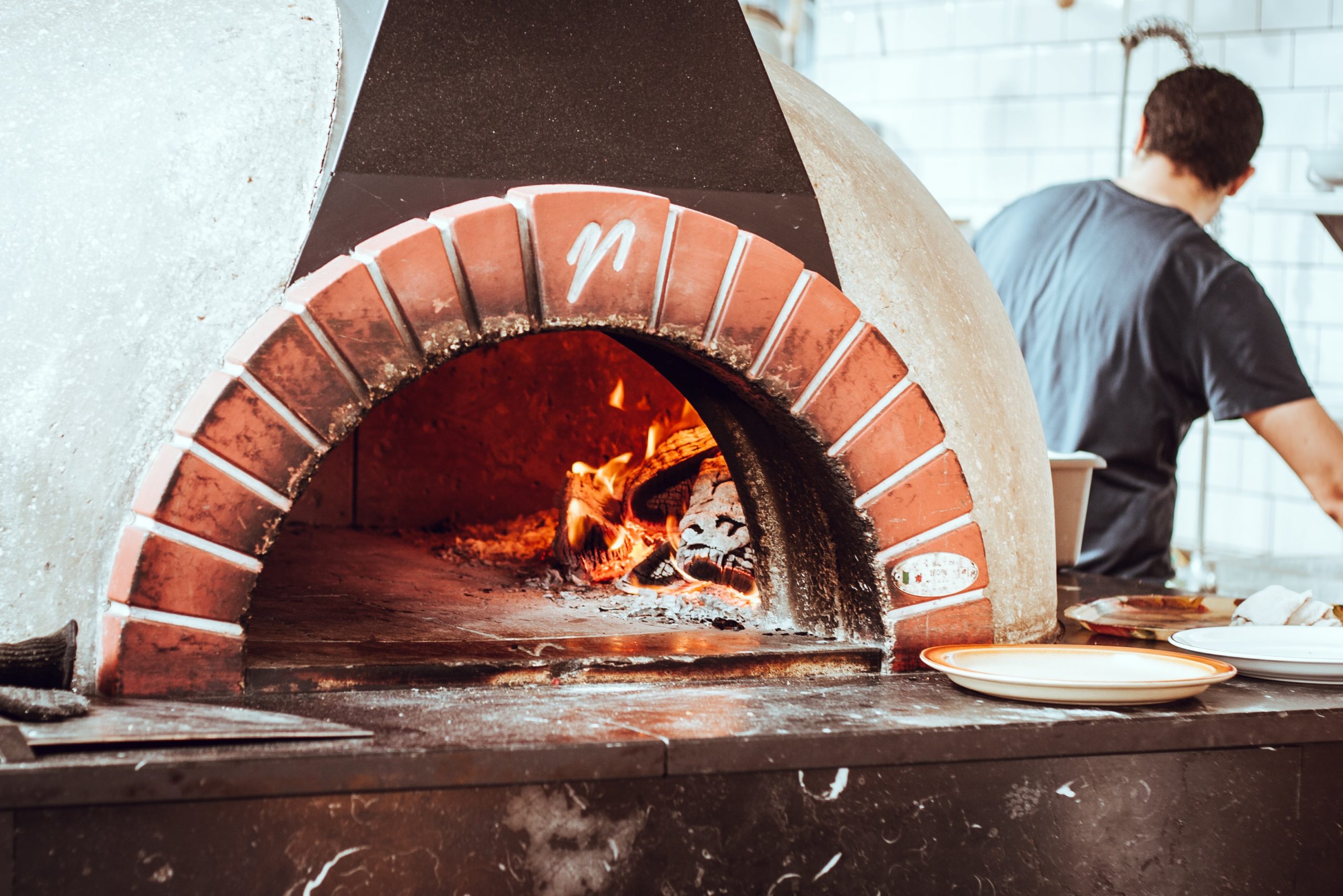 What's the best wood to create flavor in a pizza oven